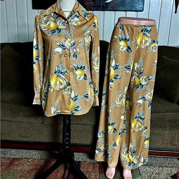 Neiman Marcus (Leslie J) •Medium • Brown/Yellow •Floral • 3 Piece •Blouse/Pants - Picture 10 of 16
